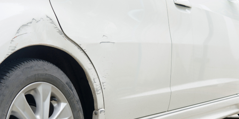 Riscos e arranhões na pintura