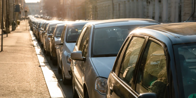Sol, chuva e poluição: como proteger a pintura do carro no dia a dia sem gastar com repintura