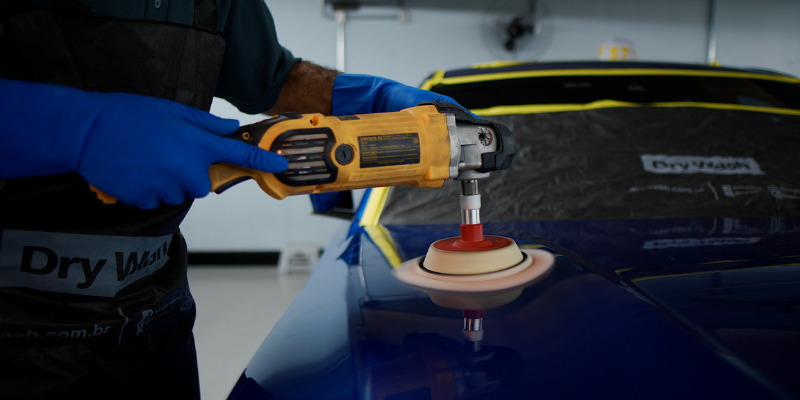 Enceramento profissional: por que o brilho dura mais?