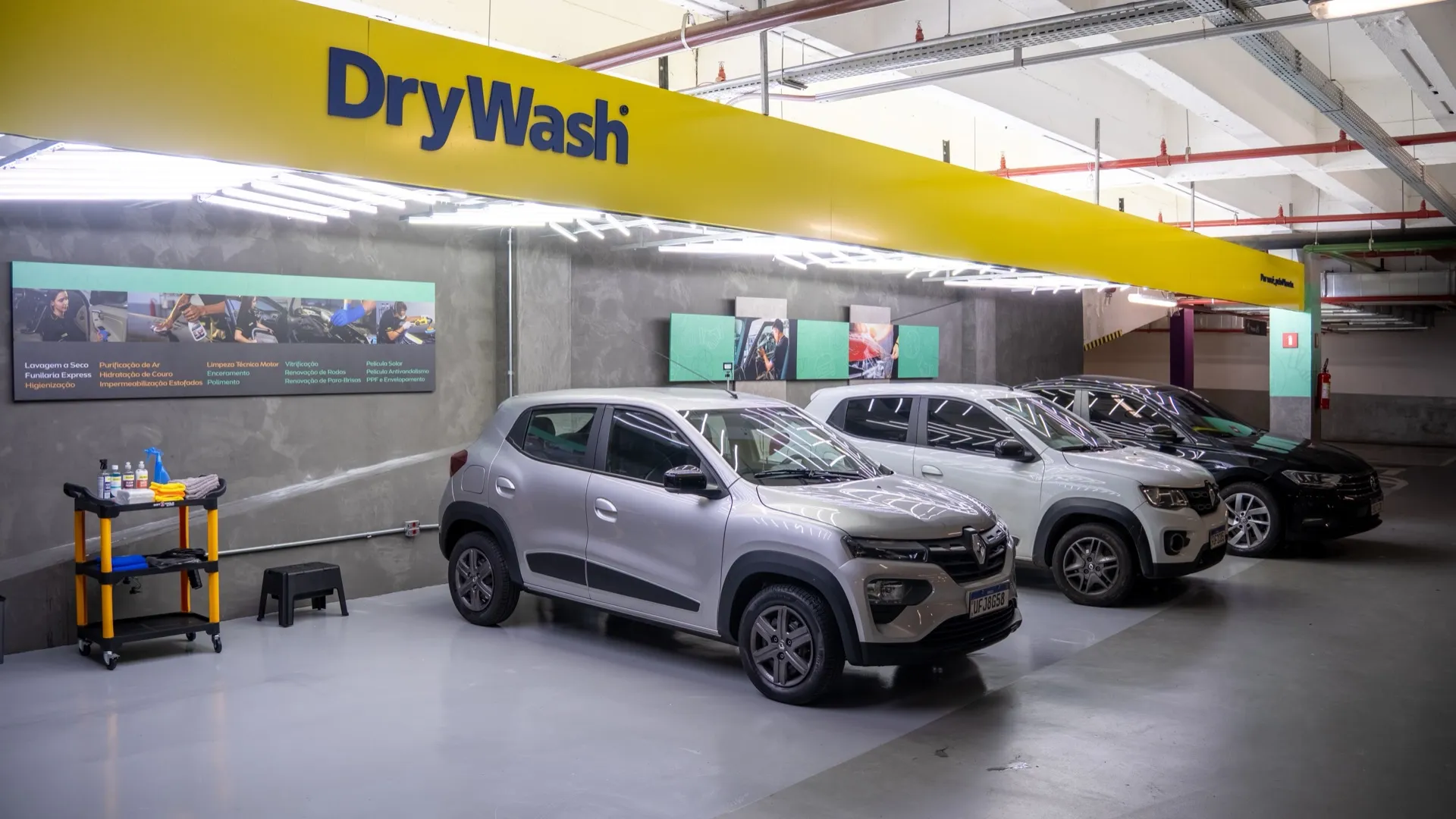Parede de servicos DryWash listando lavagem, funilaria, vitrificacao e outras fontes de receita