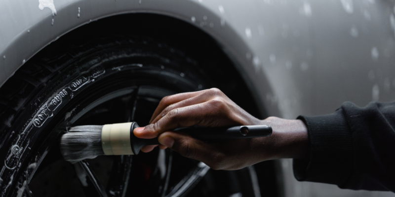 Rodas sujas? Como a descontaminação devolve o brilho e protege contra a ferrugem