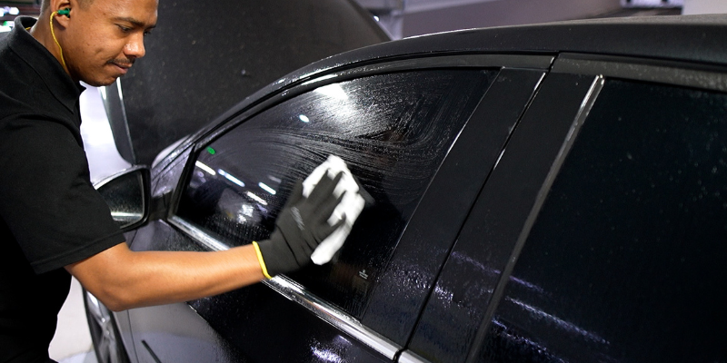 Seu carro voltou das férias, mas sua visibilidade não: a importância da limpeza de vidros e para-brisa em janeiro